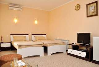Отель Отель Арле Бердянск Стандартный двухместный номер с 2 отдельными кроватями-7
